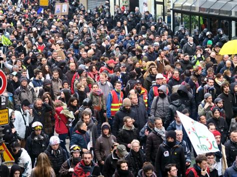 P­a­r­i­s­’­t­e­ ­e­m­e­k­l­i­l­i­k­ ­r­e­f­o­r­m­u­ ­k­a­r­ş­ı­t­ı­ ­g­ö­s­t­e­r­i­ ­-­ ­H­a­b­e­r­l­e­r­